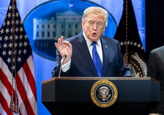 Trump promete vingar militares mortos e ameaça Irã em meio ao conflito