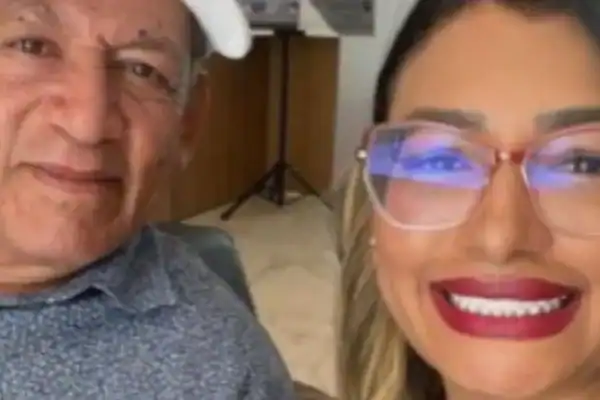 Vídeo: mulher reencontra pai biológico após 42 anos em velório do irmão