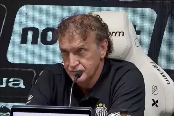 Cuca reconhece críticas e aborda caso de estupro em apresentação no Santos