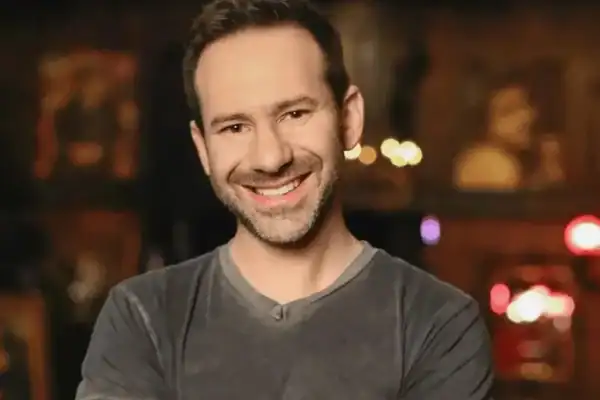 Dono do OnlyFans morre aos 43 anos após batalha contra o câncer