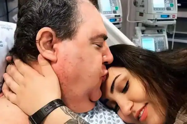 Filha de Gerson Brenner publica vídeo após falecimento do ator