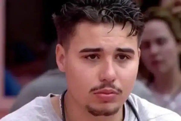 Globo aplica multa de R$ 1,5 milhão a ex-BBB Pedro por suposto vazamento de contrato