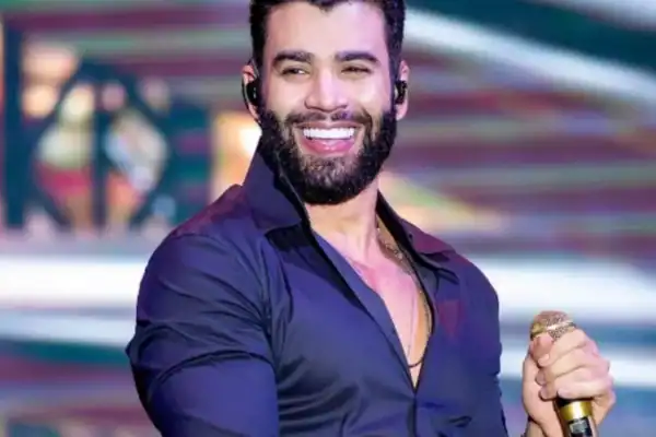 Gusttavo Lima surpreende fãs com atitude inusitada em show