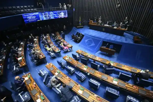 Como funciona o projeto aprovado pelo Senado que tipifica a misoginia como crime