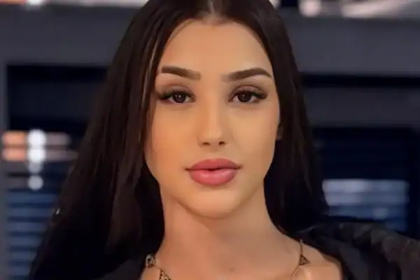 Bia Miranda ignora ação policial e adota atitude inusitada