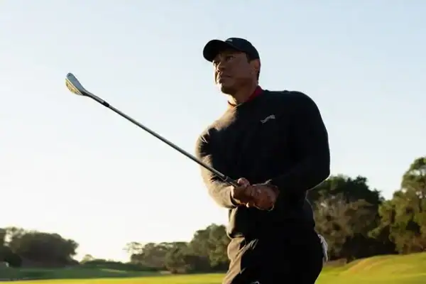 Tiger Woods sofre grave acidente com capotamento de carro na Flórida