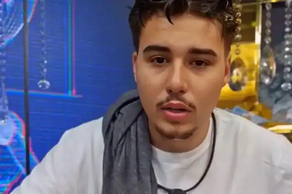 Defesa de ex-BBB Pedro atribui culpa à Globo após agressão em barbearia