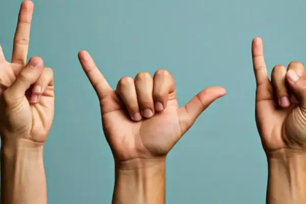 Riscos do sinal de ‘V’ em fotos vão além das facções criminosas