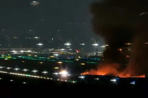 Motor de avião explode durante decolagem e aeronave faz pouso de emergência em Guarulhos