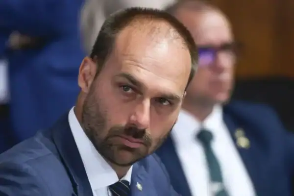 Eduardo reage após vídeo que quase fez Bolsonaro retornar ao Papudinha