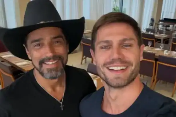 Jonas Sulzbach e Alberto Cowboy se reencontram no Rio e divertem fãs com bom humor