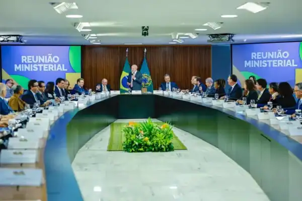 Lula determina afastamento de 18 ministros para disputa nas eleições de 2026