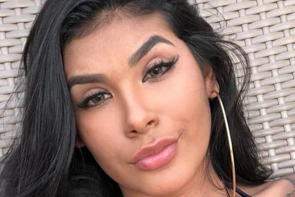 Cantora famosa descreve dor intensa na região íntima por “furúnculo na xer*ca”