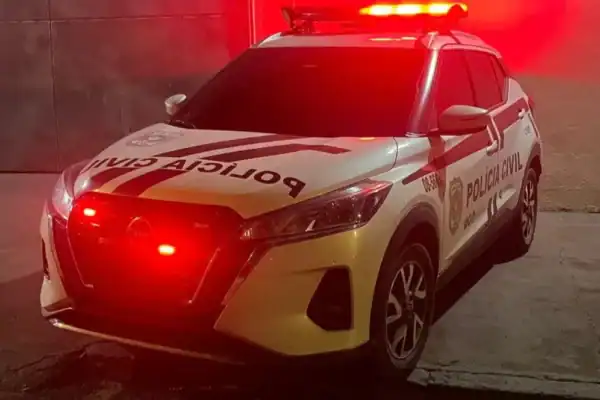 Homem é detido após tentar estrangular a própria mãe