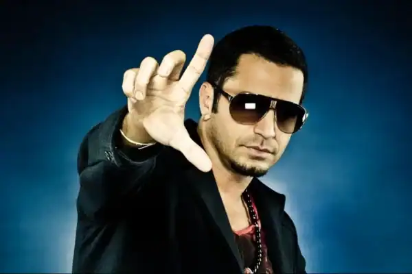 Rosto de Latino chama atenção dos seguidores e viraliza após harmonização facial