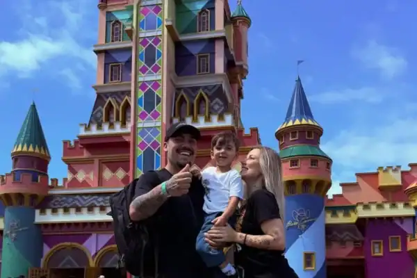 Ex-MTV critica fantasia de Páscoa do filho e causa polêmica nas redes