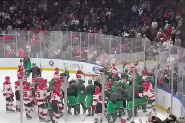 Partida beneficente entre policiais e bombeiros acaba em briga generalizada