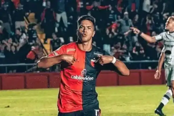 Jogador Ignacio Lago surpreende ao se declarar ao namorado na TV