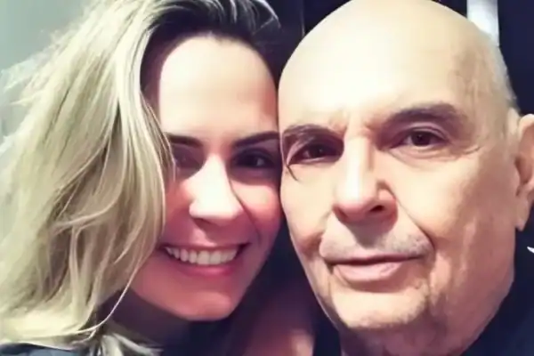 Assessoria atualiza quadro de saúde do pai de Ana Paula Renault após internação