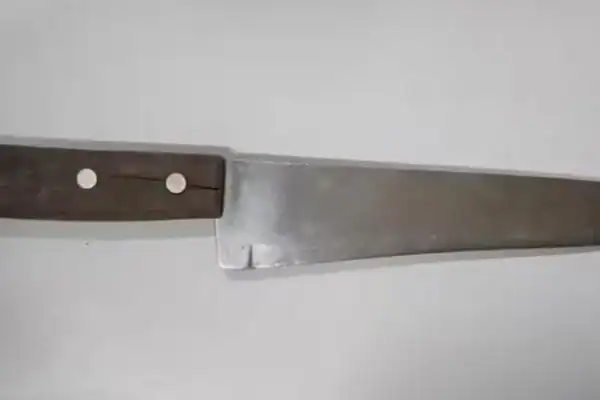 Homem sequestra filha e utiliza ameaça com faca para intimidar ex-companheira