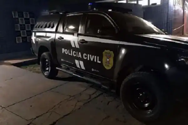 Homem é detido após tentar matar mulher a facadas dentro de casa