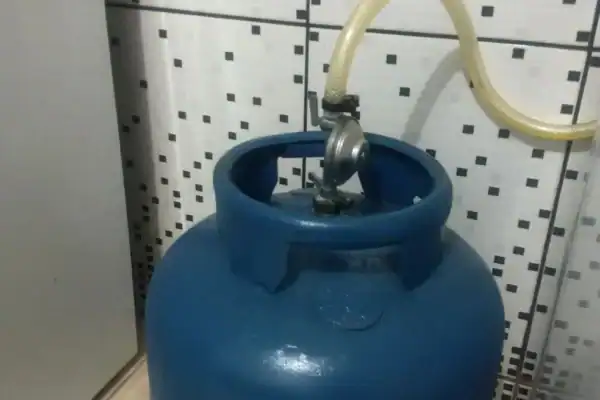 Adolescente é torturada com mangueira de gás por facção criminosa em Itaporanga