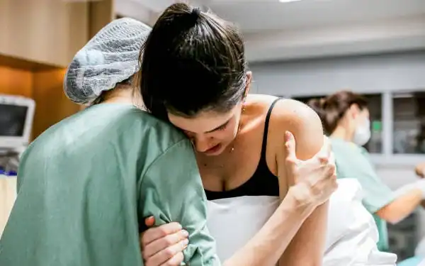 Lula sanciona nova lei que redefine atuação de doulas no Brasil