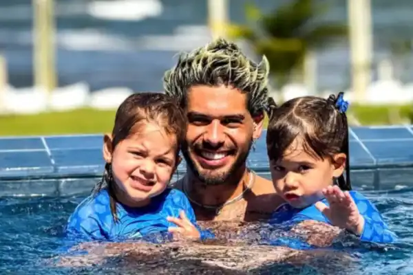 Zé Felipe festeja reunião com os filhos e comove a web