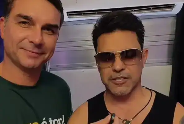 Zezé Di Camargo surge ao lado de Flávio e faz declaração a Bolsonaro
