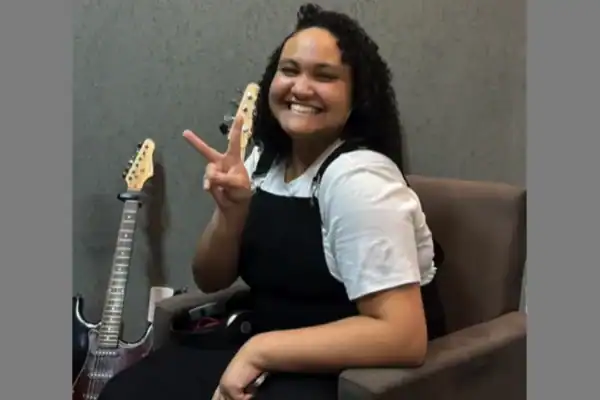 Cantora gospel Carolina Beatriz morre em acidente em parque itinerante em Minas Gerais