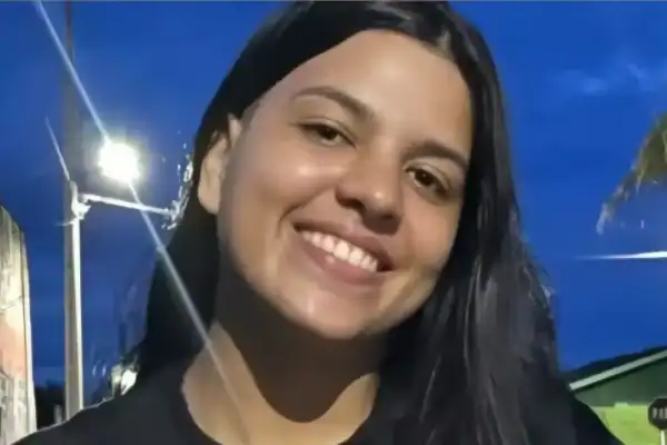 Jovem de 20 anos é encontrada morta em casa e dois idosos são presos