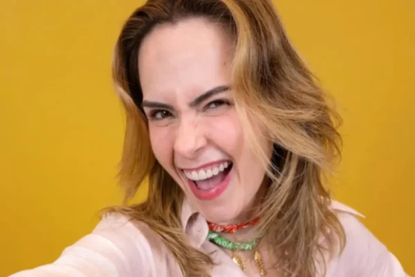 Ana Paula surge com rosto inchado após procedimento estético