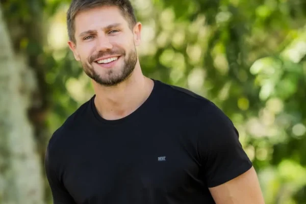 Jonas Sulzbach deixa de seguir Juliette após ela torcer por Juliano Floss