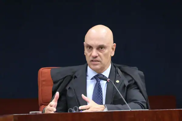 Moraes solicita ação da PF contra Flávio Bolsonaro; entenda