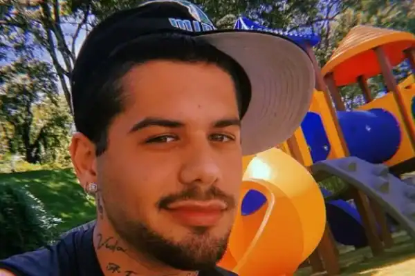 Zé Felipe comenta rumores de impotência