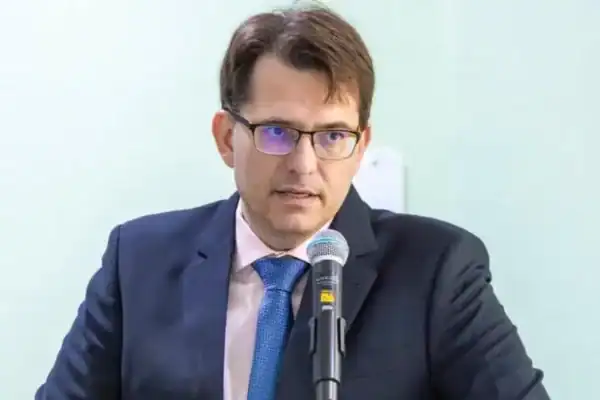 Prefeito de Xique-Xique (BA), Renan Braga, é acusado de agredir a namorada após vazamento de conversas