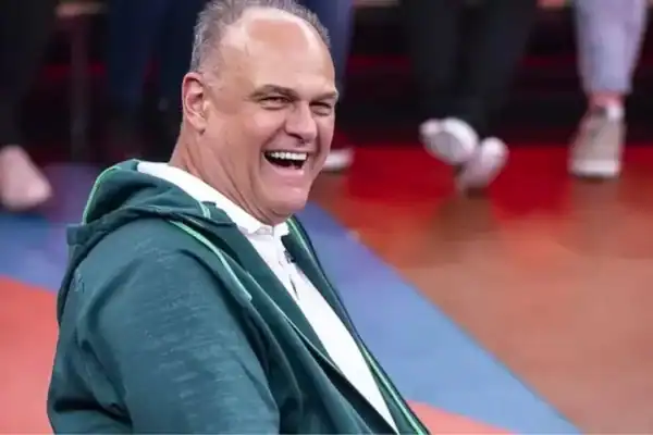 Após passar mal em casa, Oscar Schmidt chegou ao hospital sem vida