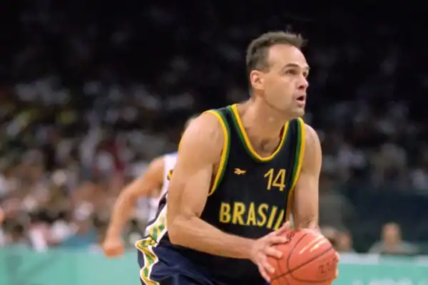 Conheça Oscar Schmidt, ídolo histórico do basquete brasileiro