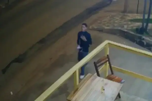 Adolescente é encontrado morto perto de delegacia e vídeo registra seus últimos passos