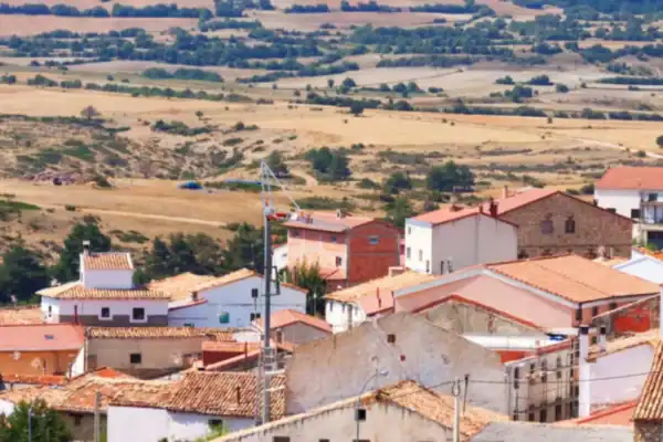 Vila de Arenillas oferece casas gratuitas e empregos para atrair novos moradores