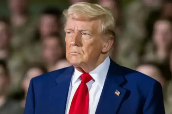 Trump é retirado às pressas de jantar em Washington após sons de disparos