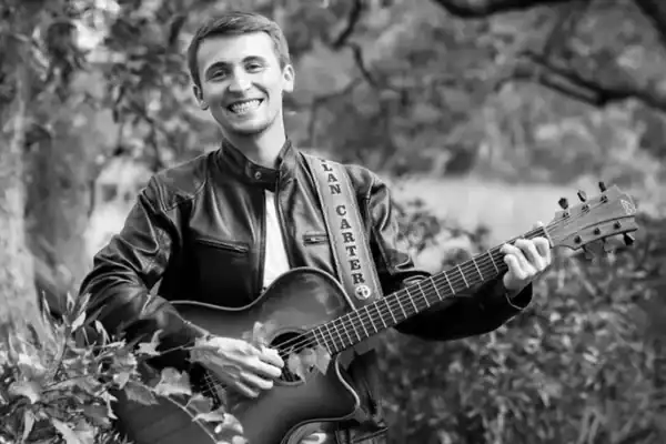 Ex-participante de reality show The Voice EUA morre aos 24 anos em acidente de carro