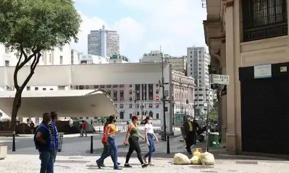 Confira o que abre e fecha no feriado do Dia do Trabalhador