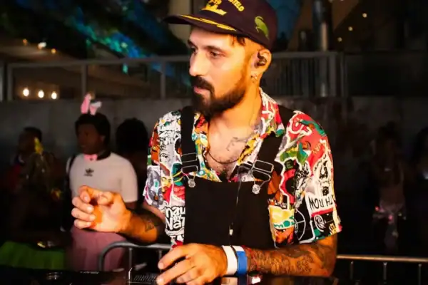 DJ é confundido com ladrão de bicicleta e espancado no dia do seu aniversário