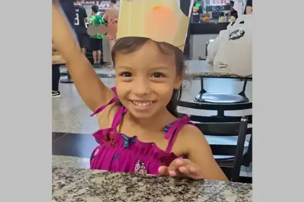 Menina assassinada pela mãe e pelo padrasto foi enterrada viva