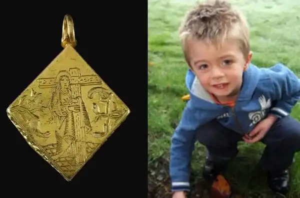 Menino de 4 anos encontra pingente do século XVI avaliado em valor milionário e choca especialistas
