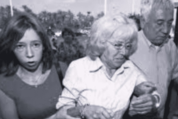 Uma mãe coloca fogo no homem que abusou de sua filha: “Isso é para você não se esquecer de mim”