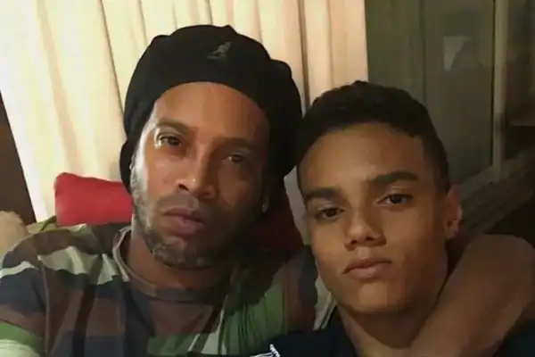 Filho de Ronaldinho Gaúcho é alvo de indireta da esposa por mensagens suspeitas de influencer