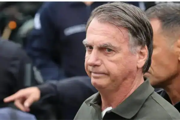 Novo relatório médico aponta evolução positiva do estado de saúde de Bolsonaro após cirurgia