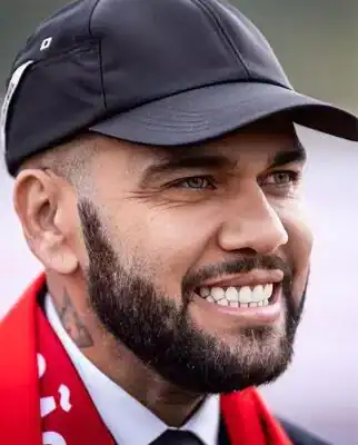 Daniel Alves afirma que ‘Cristo o tirou da prisão’ em evento evangélico